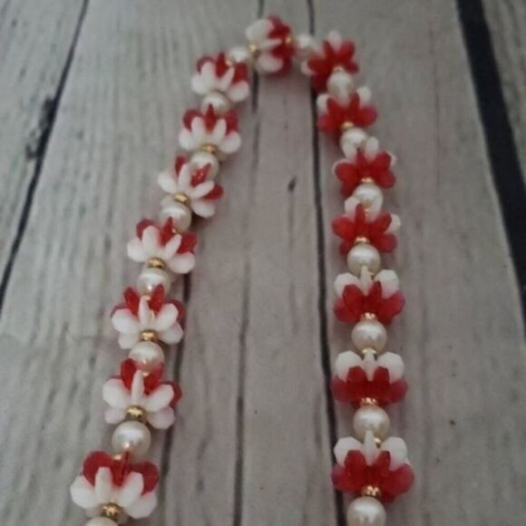 Vintage Red White Beaded Necklace - Picture 4 of 5